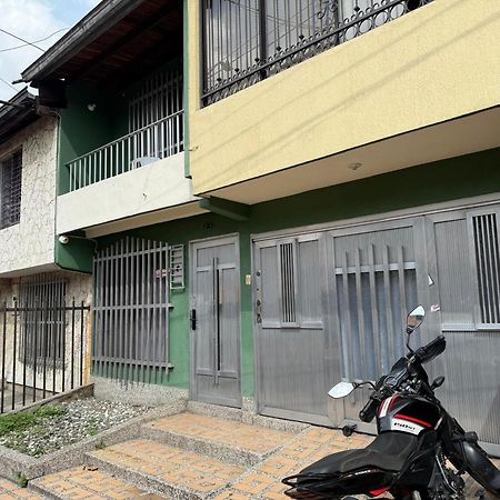 Road Living Home Μεντεγίν Εξωτερικό φωτογραφία