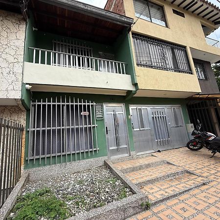 Road Living Home Μεντεγίν Εξωτερικό φωτογραφία